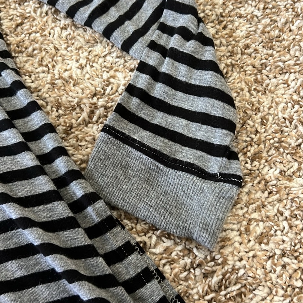 Ann Taylor LOFT Women’s Black and Gray Striped Sweater - Picture 4 of 9